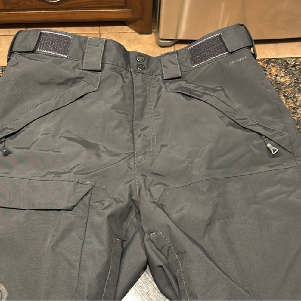 Men’s Freedom ski pants medium NWT